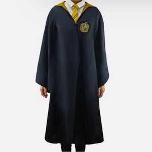 Hufflepuff adult robe Newt Scamander’s wand and books (negotiable price)